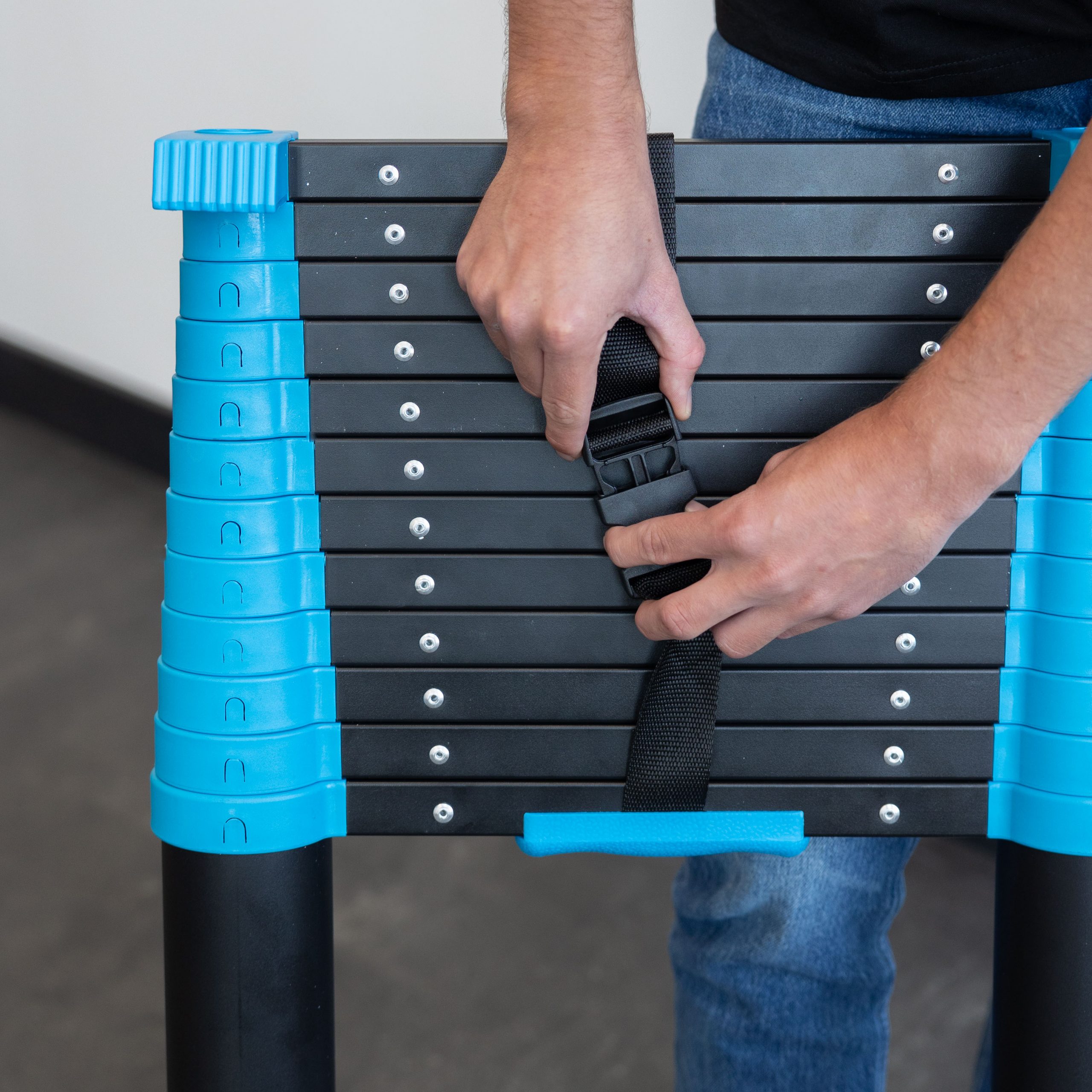 Eurostairs Teleskopleiter Black ’n Blue Professional mit Absenkautomatik Leitern & Tritte Leitern & Tritte