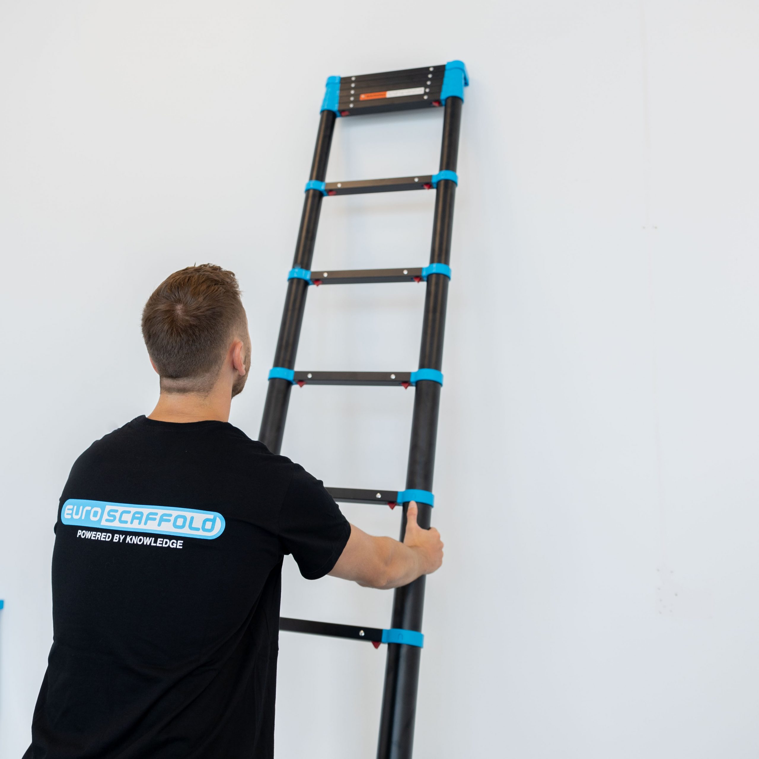 Eurostairs Teleskopleiter Black ’n Blue Professional mit Absenkautomatik Leitern & Tritte Leitern & Tritte
